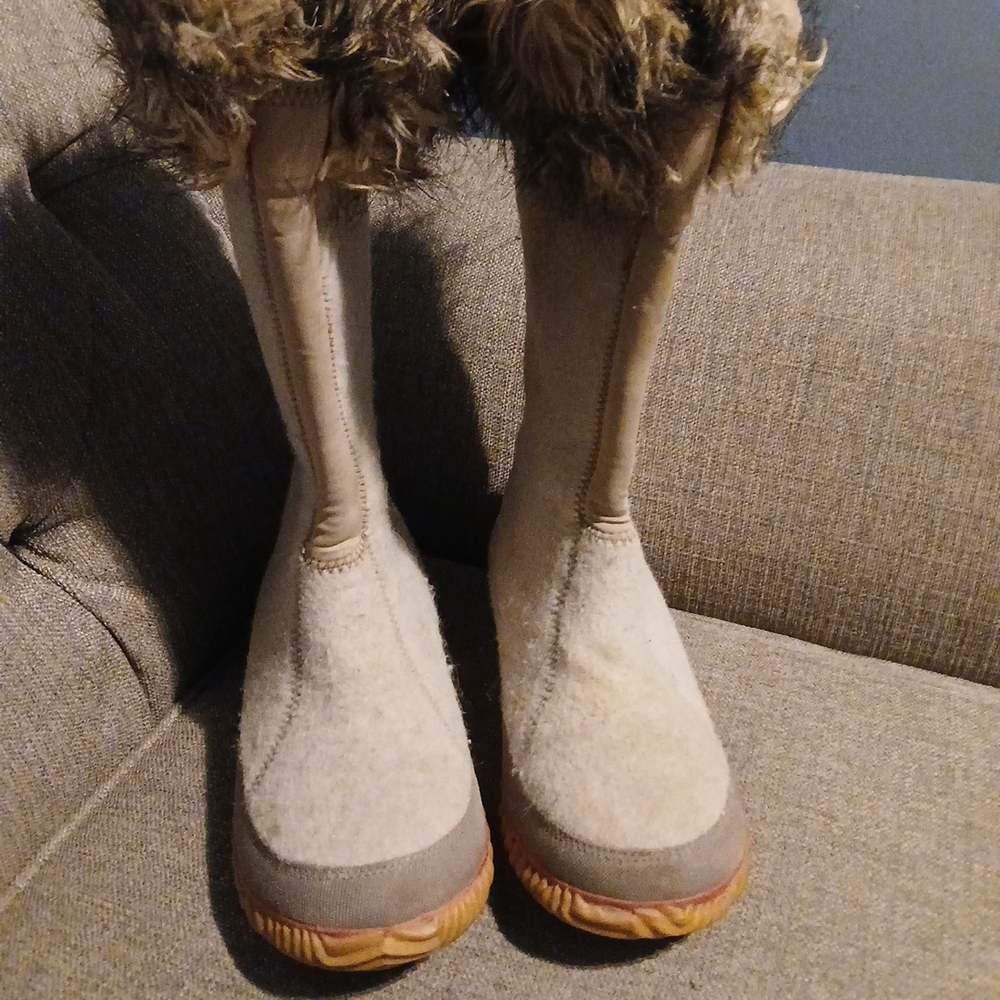 Sorel Womens Faux Fur, Tan Boots.  Size 10 - Picture 8 of 16